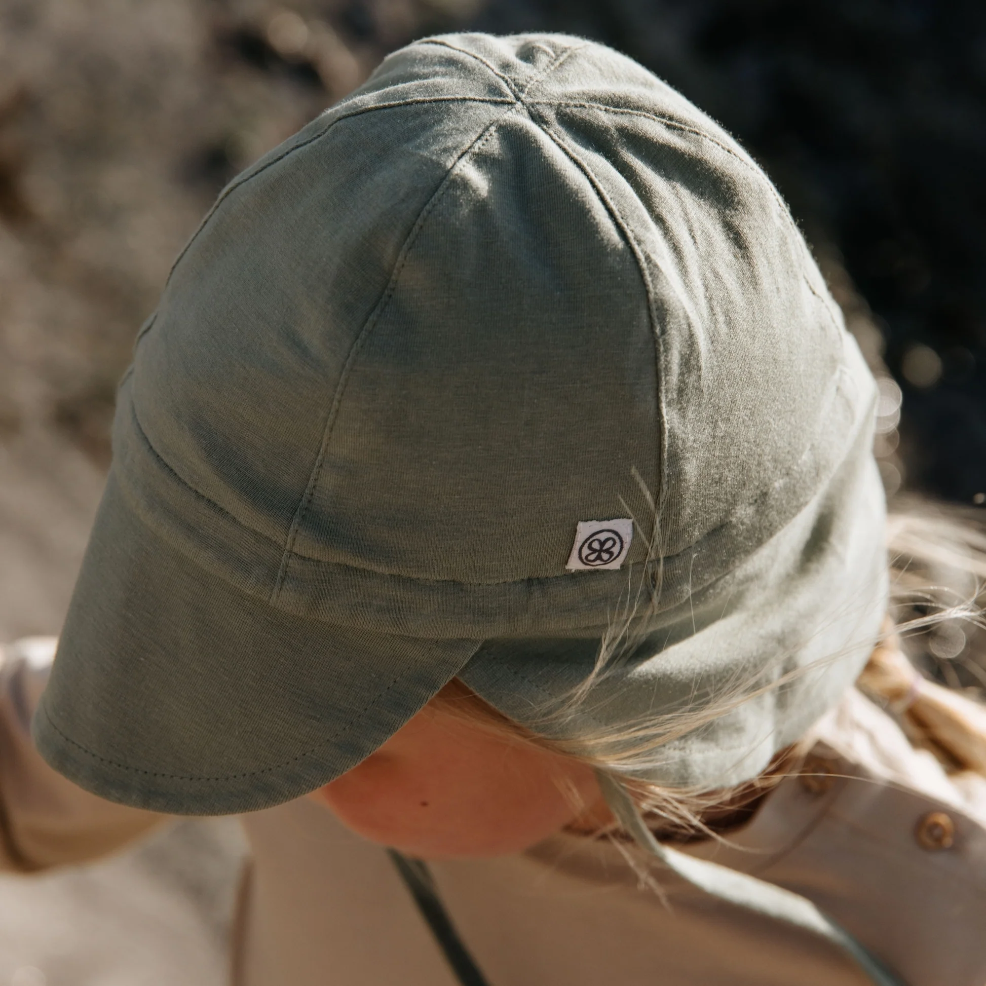 cloby UV Sonnenhut in Olive Green/Sandy Beach 18-36Mo – UPF 50+ – Bild 3