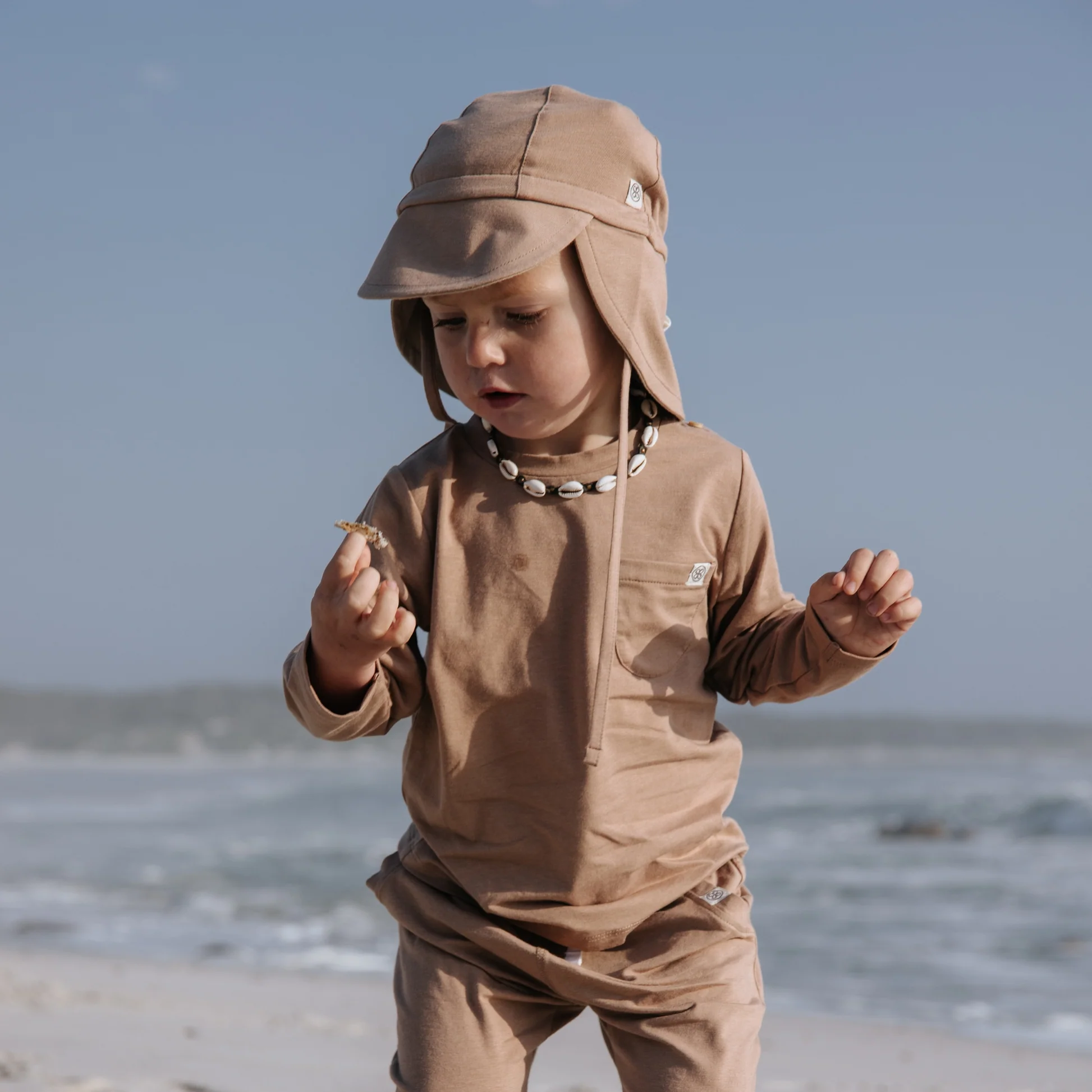 cloby UV Sonnenhut in Peanut Brown/Sandy Beach 0-6Mo – UPF 50+ – Bild 3